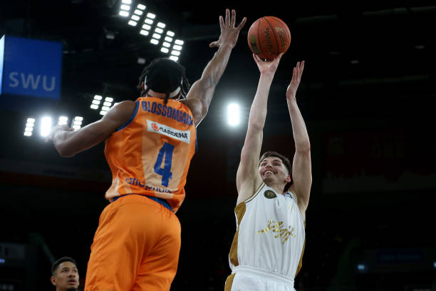 上更具深度 上更具深度