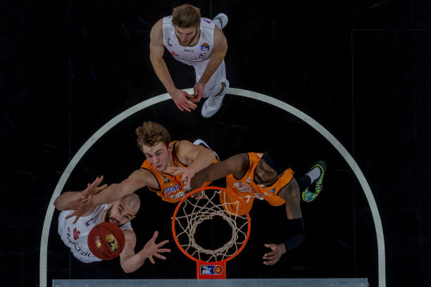 己成为焦点 己成为焦点